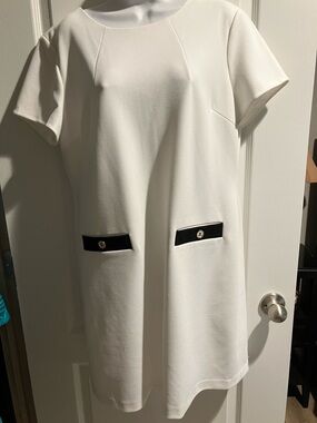 Tommy Hilfiger White Short Sleeve Shift Dress with Black Pocket Accents